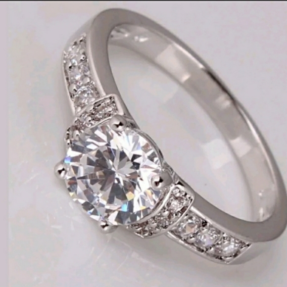 Jewelry - 18k GF GORGEOUS And SPARKLY! Engagement Promise ring